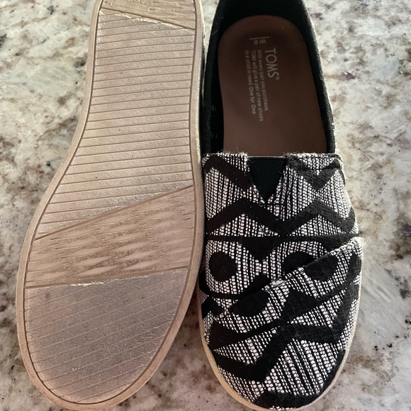 Almost new Toms size 8 - Picture 6 of 6